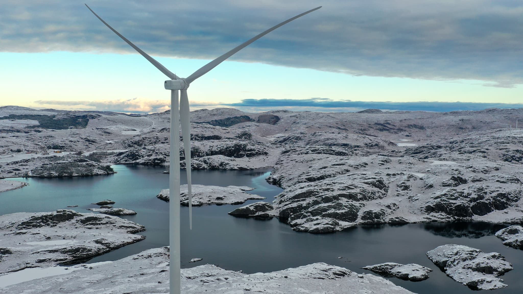 Wind turbine service and installation